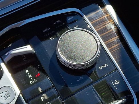 Used 2025 BMW X7 xDrive40i w/ Premium Package image 29