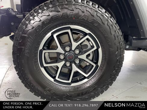 Used 2025 Jeep Gladiator Rubicon AWD/4WD image 11