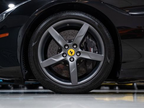 Used 2015 Ferrari California T image 46