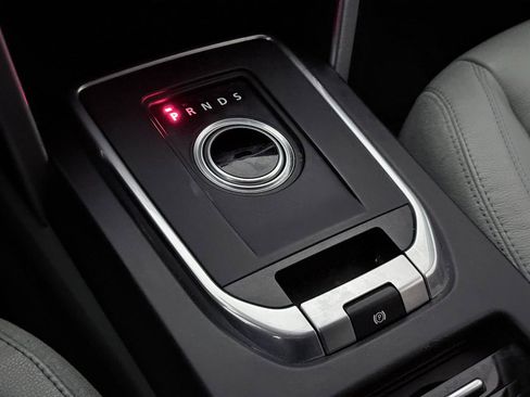 Used 2016 Land Rover Discovery Sport SE image 37