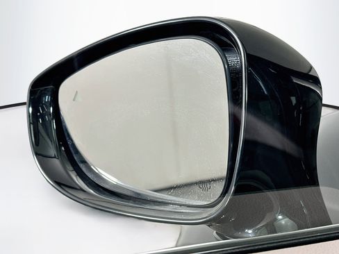 Used 2024 Chrysler Pacifica Touring-L FWD image 16