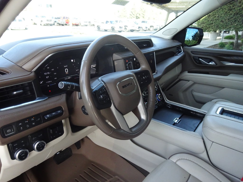 Certified 2022 GMC Yukon XL Denali w/ Denali Premium Package AWD/4WD image 11