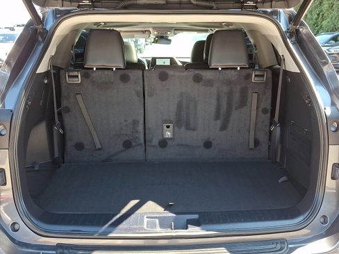 Used 2023 Toyota Highlander XLE FWD image 29