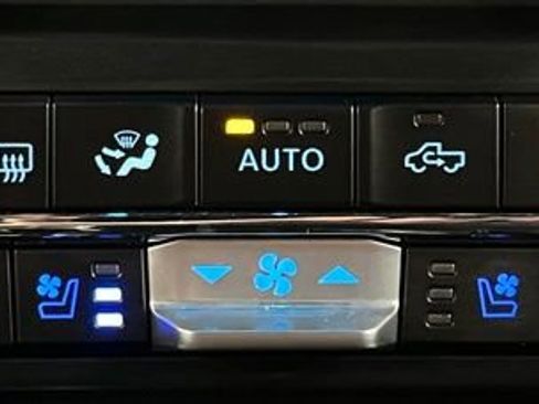 Used 2025 Ford F150 Platinum w/ FX4 Off-Road Package AWD/4WD image 38