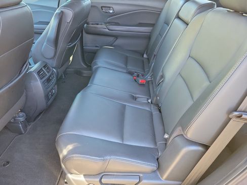 Used 2020 Honda Pilot Touring image 6