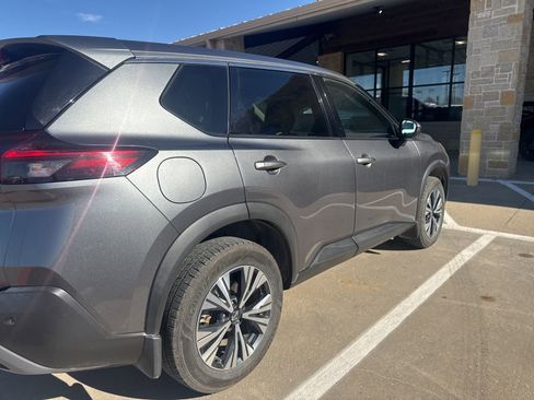 Used 2021 Nissan Rogue SV image 5