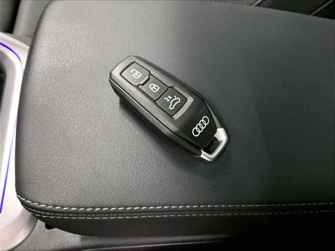 Certified 2025 Audi Q5 Prestige image 13