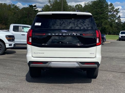 New 2025 Ford Expedition Max Platinum w/ Driver's Package image 5