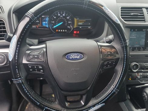 Used 2019 Ford Explorer XLT w/ Equipment Group 202A image 10