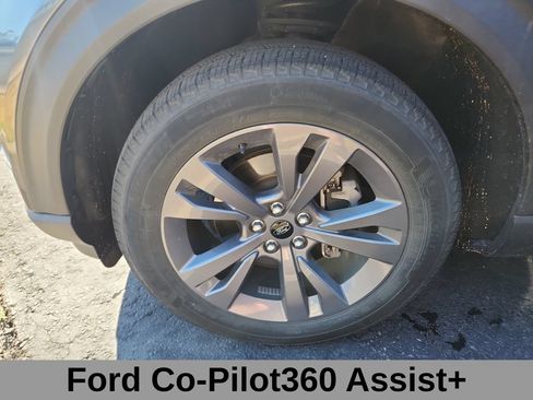 Certified 2023 Ford Explorer XLT w/ Equipment Group 202A AWD/4WD image 5