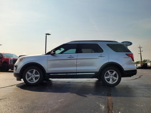 Used 2019 Ford Explorer XLT w/ Equipment Group 201A FWD image 7