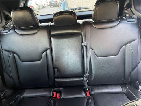 Used 2025 Jeep Compass Limited image 39