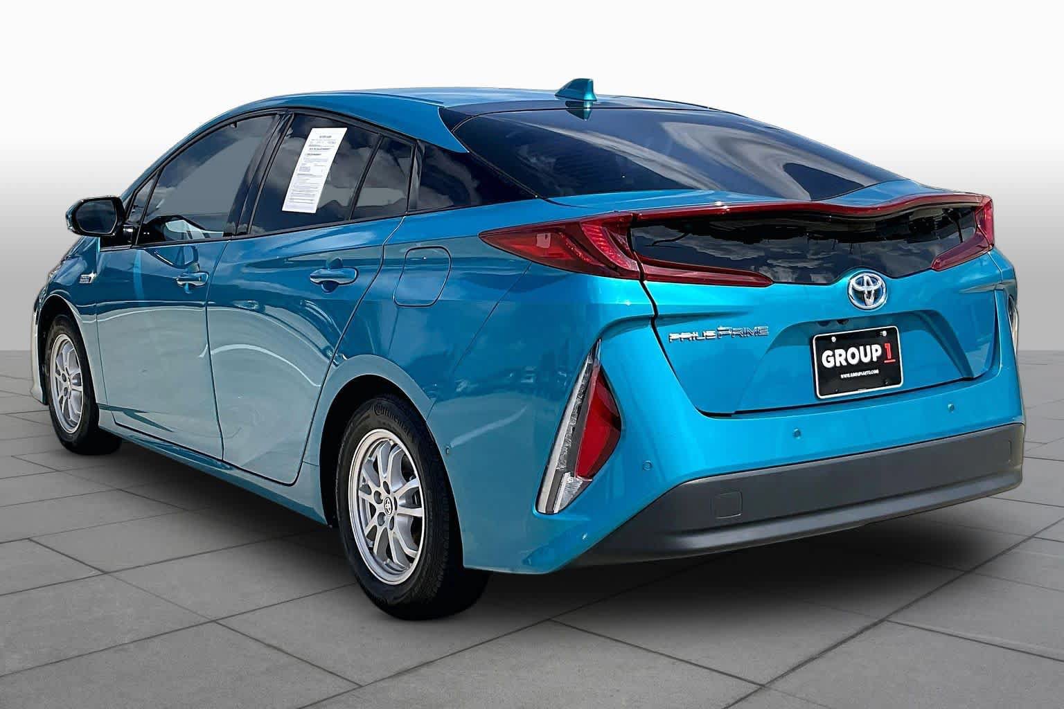 Used 2017 Toyota Prius Prime Advanced w/ Preferred Accessory Package FWD image 12