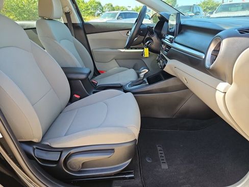 Used 2019 Kia Forte LXS FWD image 18