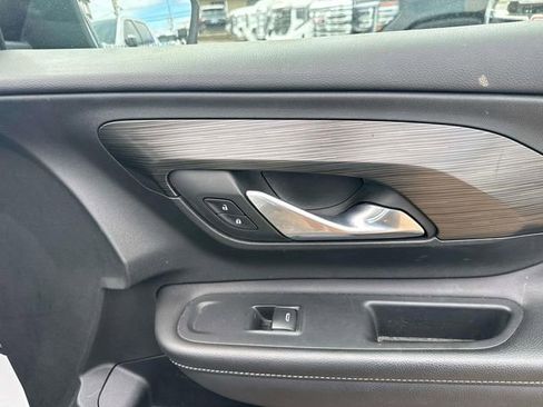 Used 2022 GMC Terrain SLE w/ Elevation Edition image 18