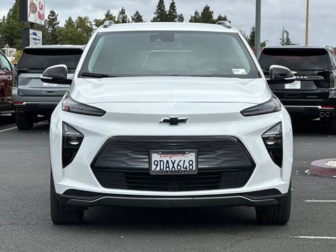 Used 2022 Chevrolet Bolt EUV LT w/ Convenience Package image 10