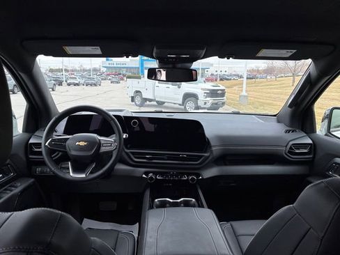 New 2025 Chevrolet Silverado EV LT image 19