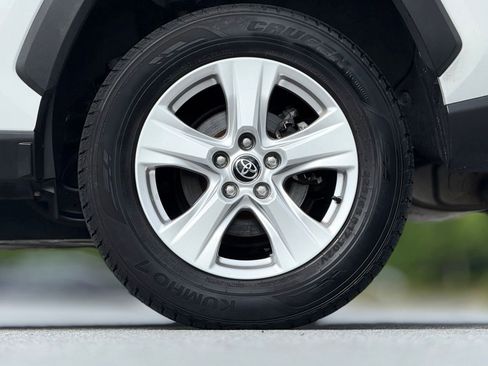 Used 2020 Toyota RAV4 XLE FWD image 19