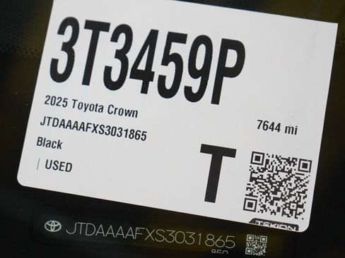 Used 2025 Toyota Crown XLE image 30