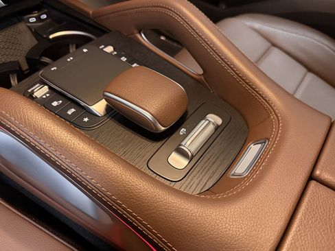 Used 2024 Mercedes-Benz GLS 450 4MATIC image 33