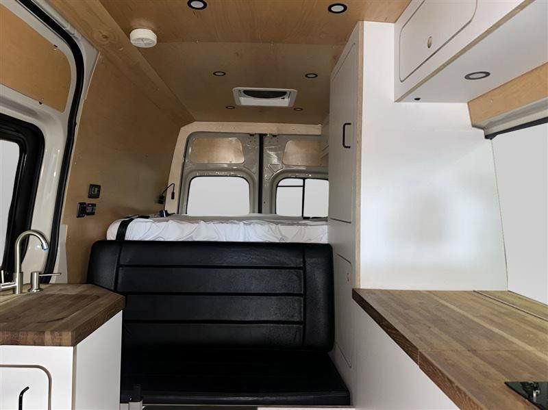 Used 2023 Mercedes-Benz Sprinter 2500 image 32