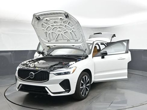 Used 2024 Volvo XC60 B5 Ultimate w/ Protection Package Premier AWD/4WD image 55