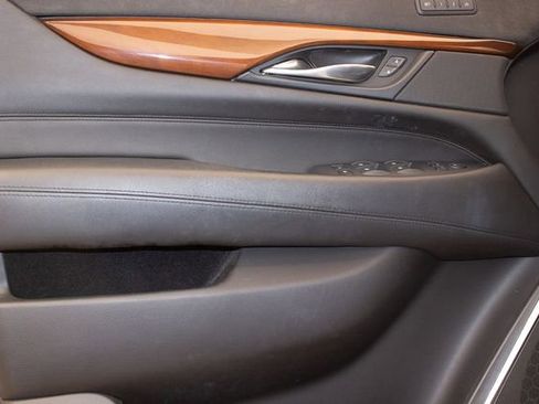 Used 2018 Cadillac Escalade Luxury image 25