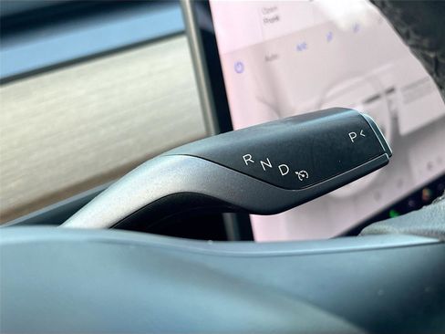 Used 2020 Tesla Model 3 Standard Range image 18