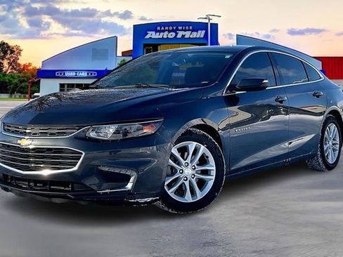 Used 2018 Chevrolet Malibu LT image 2