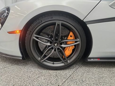 Used 2019 McLaren 570S Spider RWD image 16