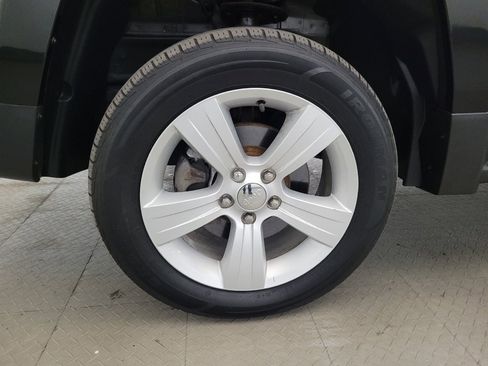 Used 2017 Jeep Patriot Latitude FWD image 31