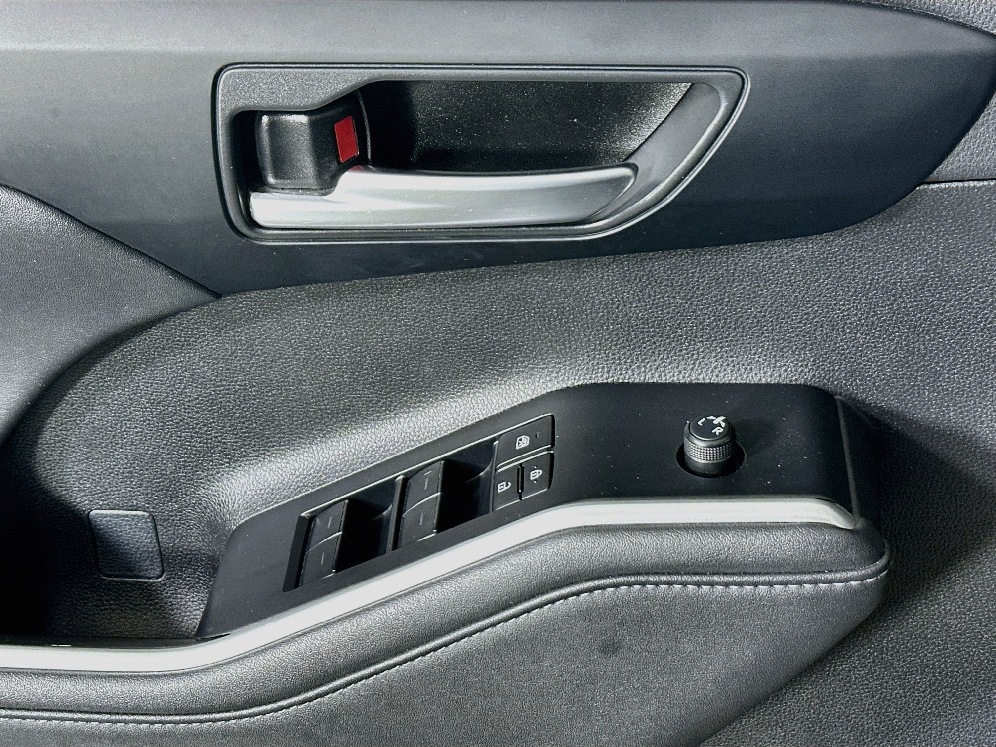 Used 2023 Toyota Highlander XLE FWD image 14