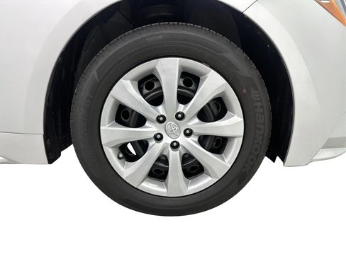 Used 2021 Toyota Corolla LE image 24