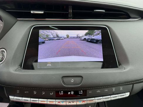 Used 2022 Cadillac XT4 Luxury w/ Cold Weather Package AWD/4WD image 25