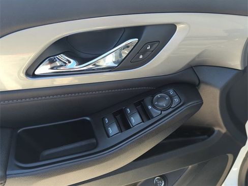 Certified 2022 Chevrolet Traverse LT image 22