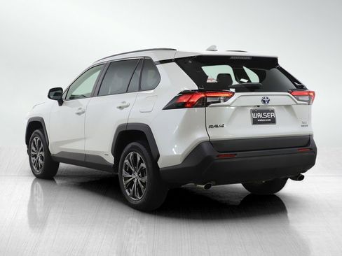 Used 2022 Toyota RAV4 XLE Premium image 3