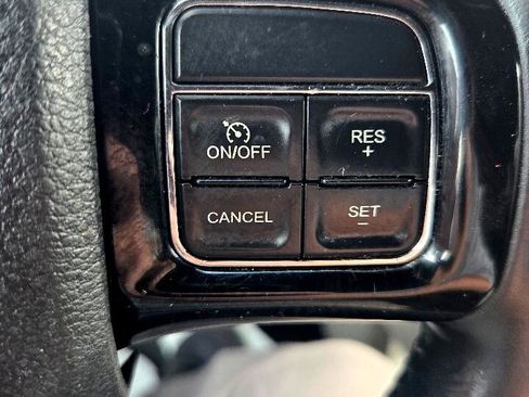 Used 2019 Dodge Grand Caravan SXT image 17