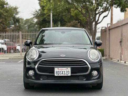 Used 2019 MINI Cooper 4-Door Hardtop w/ Signature Upholstery Package image 4