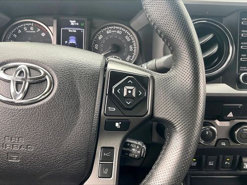 Used 2021 Toyota Tacoma TRD Sport w/ Technology Package image 24