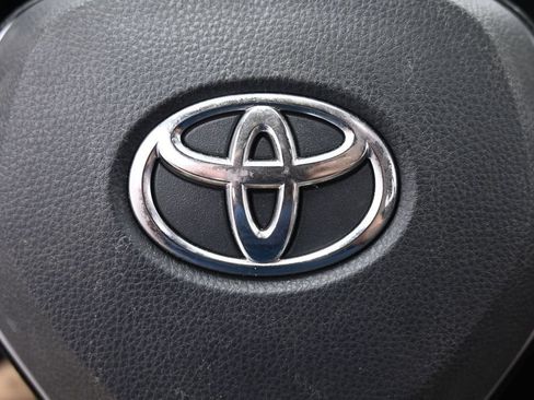 Used 2022 Toyota RAV4 XLE Premium AWD/4WD image 15