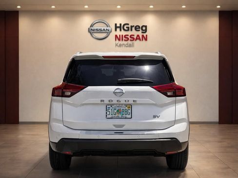 Used 2024 Nissan Rogue SV FWD image 7