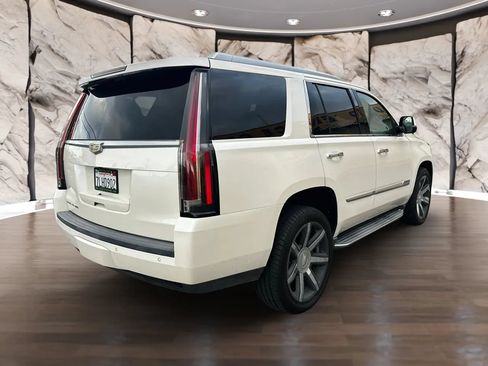Used 2015 Cadillac Escalade Luxury AWD/4WD image 9