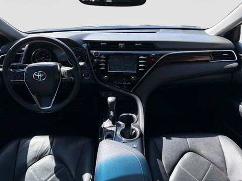 Used 2018 Toyota Camry XLE image 16