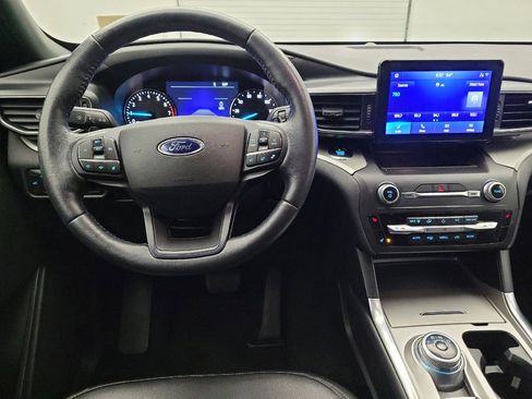 Used 2020 Ford Explorer XLT w/ Equipment Group 202A AWD/4WD image 22