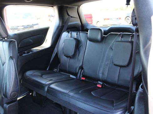 Used 2025 Chrysler Pacifica Select FWD image 26
