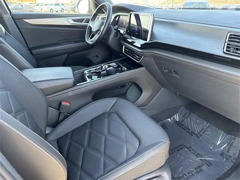 Certified 2025 Volkswagen Atlas Cross Sport SE image 17