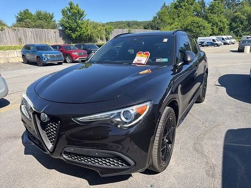 Used 2020 Alfa Romeo Stelvio Ti Sport w/ Quick Order Package 22S Sport AWD/4WD image 2