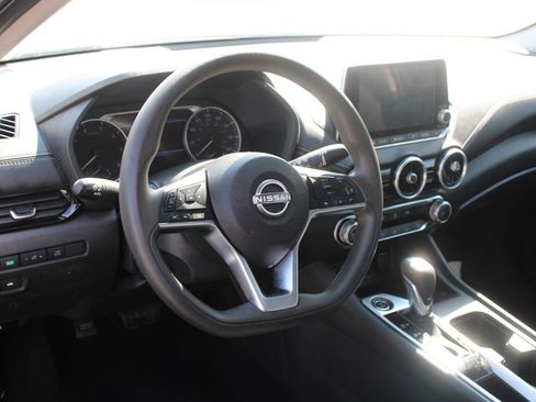 Used 2024 Nissan Sentra SV FWD image 9