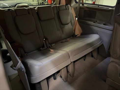 Used 2013 Chrysler Town & Country Touring-L w/ Driver Convenience Group image 35