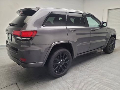 Used 2018 Jeep Grand Cherokee Altitude AWD/4WD image 9